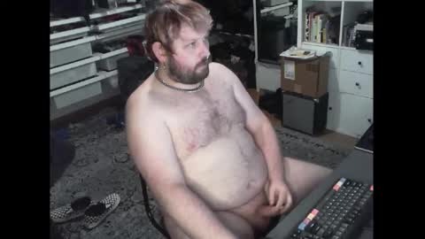 Snapshot of hipguy91 chatting on December 17, 2025, 5:24 am hipguy91 online show from December 17, 2025, 5:24 am