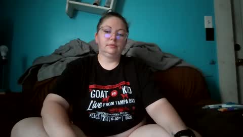 Bella online show from September 18, 2025, 9:28 pm