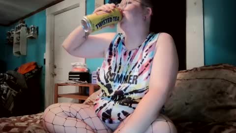 Bella online show from October 9, 2025, 1:14 am