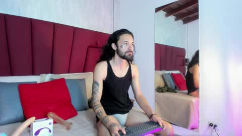 Hisoka online show from November 18, 2025, 1:00 am