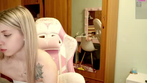 Snapshot of ho1yh01e chatting on January 7, 2025, 6:24 pm Holly online show from January 7, 2025, 6:24 pm