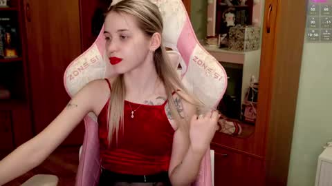 Snapshot of ho1yh01e chatting on March 2, 2025, 5:58 pm Holly online show from March 2, 2025, 5:58 pm