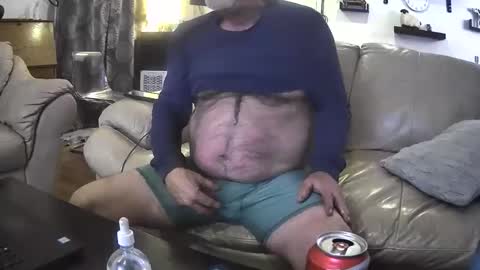 Snapshot of hobohoeless chatting on December 17, 2025, 5:57 am hobohoeless online show from December 17, 2025, 5:57 am