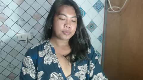 Snapshot of hoelylayla chatting on February 18, 2026, 3:02 am Layla3 online show from February 18, 2026, 3:02 am