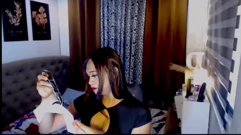 hoelymarie online show from April 20, 2026, 4:37 am