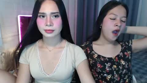 hoelymolly online show from April 17, 2026, 7:50 pm