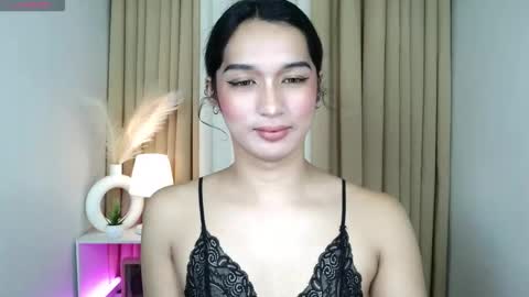 Hoelymorri online show from December 17, 2025, 12:05 am