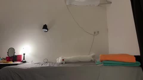 Snapshot of hola_sunflower chatting on September 21, 2025, 7:32 am amy online show from September 21, 2025, 7:32 am