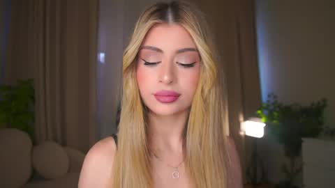 Moni Monica online show from April 19, 2026, 8:02 am