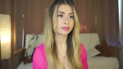Snapshot of holayoula chatting on June 7, 2026, 8:07 am Moni Monica online show from June 7, 2026, 8:07 am