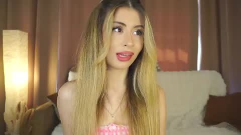 Snapshot of holayoula chatting on June 30, 2026, 8:04 am Moni Monica online show from June 30, 2026, 8:04 am