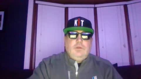 Snapshot of holden_minutz chatting on December 5, 2025, 9:40 am holden_minutz online show from December 5, 2025, 9:40 am