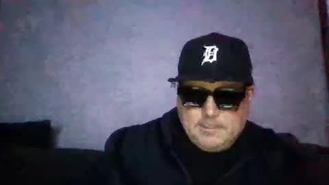 Snapshot of holden_minutz chatting on March 4, 2026, 8:09 am holden_minutz online show from March 4, 2026, 8:09 am