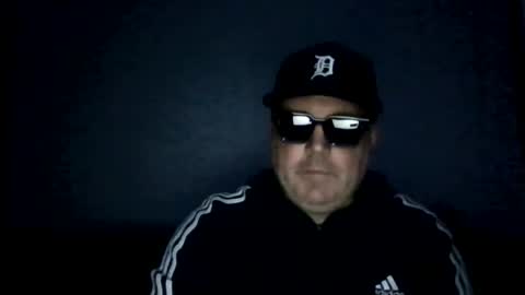 Snapshot of holden_minutz chatting on August 5, 2026, 7:33 am holden_minutz online show from August 5, 2026, 7:33 am
