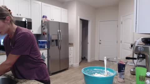 Holi Hurricane online show from September 18, 2025, 2:57 am