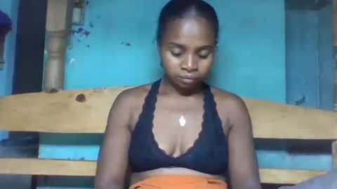 Snapshot of holla0211 chatting on November 5, 2025, 10:04 am holla0211 online show from November 5, 2025, 10:04 am