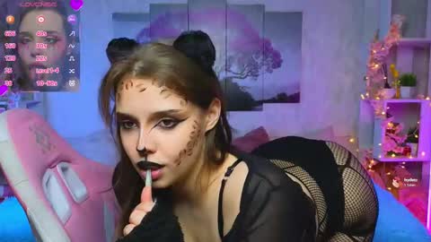 Lux online show from March 8, 2025, 6:16 pm