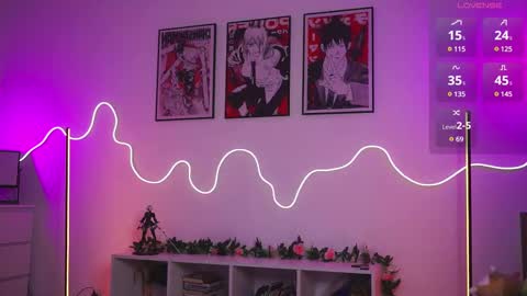 Holli online show from February 11, 2025, 8:10 pm