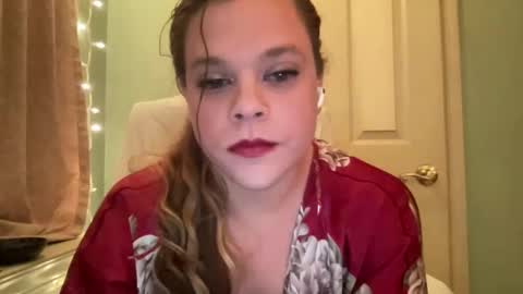 Hollys Drive threw Side Of CB. online show from December 14, 2024, 9:51 am