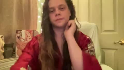 Hollys Drive threw Side Of CB. online show from December 18, 2024, 7:47 am