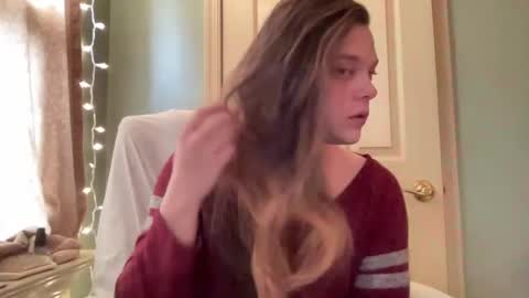 Hollys Drive threw Side Of CB. online show from December 29, 2024, 7:32 pm