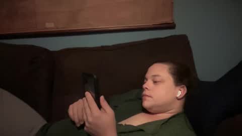 Hollys Drive threw Side Of CB. online show from October 31, 2025, 6:14 am