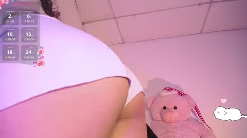 holly_16 online show from December 10, 2024, 2:27 am