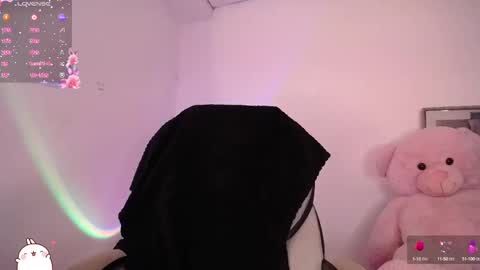 holly_16 online show from September 12, 2025, 10:21 pm