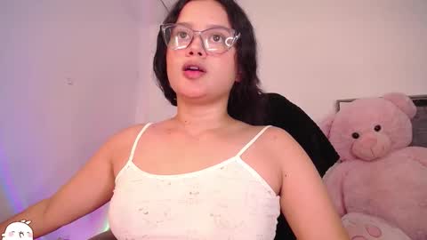 holly_16 online show from October 5, 2025, 4:55 am