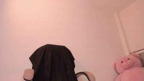 Snapshot of holly_16 chatting on May 5, 2026, 11:24 pm holly_16 online show from May 5, 2026, 11:24 pm