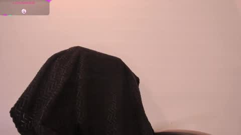 Snapshot of holly_16 chatting on May 23, 2026, 6:12 pm holly_16 online show from May 23, 2026, 6:12 pm
