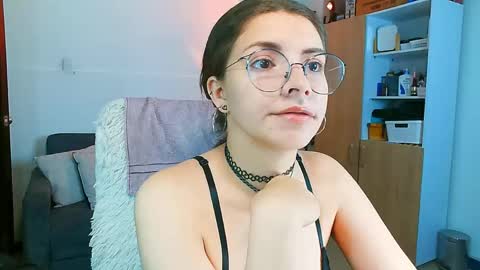 Holly and Honey online show from April 7, 2026, 10:31 pm