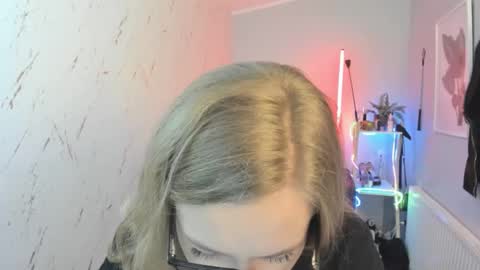 Holly online show from October 8, 2025, 5:10 pm