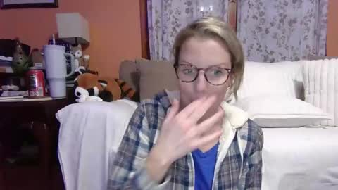 holly_bourbon online show from October 16, 2025, 11:17 pm