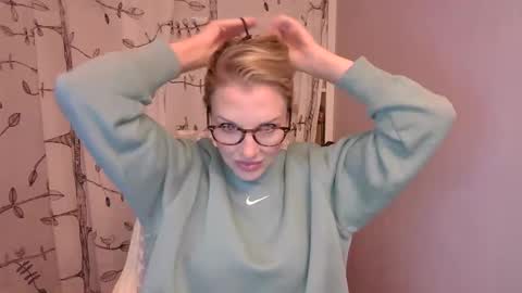 holly_bourbon online show from October 31, 2025, 11:50 pm