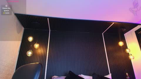 April online show from October 24, 2025, 8:49 pm