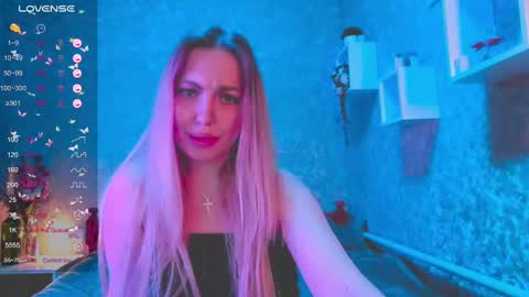 holly_molly8 online show from January 2, 2025, 2:00 am