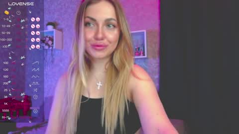 holly_molly8 online show from January 15, 2025, 9:09 pm
