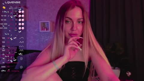 holly_molly8 online show from January 28, 2025, 10:45 pm