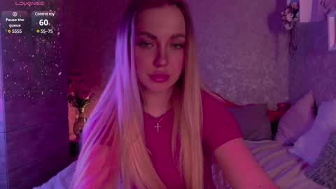 holly_molly8 online show from February 25, 2025, 11:00 pm