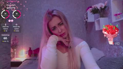 holly_molly8 online show from September 29, 2025, 6:35 pm