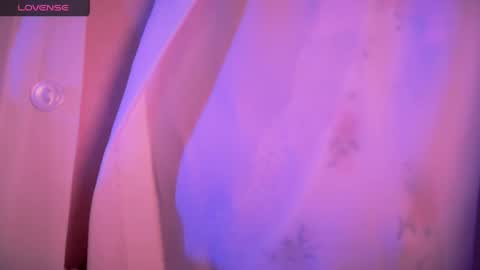 Snapshot of holly_molly_69 chatting on April 15, 2026, 2:51 am Molly online show from April 15, 2026, 2:51 am
