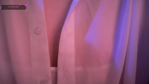 Snapshot of holly_molly_69 chatting on May 17, 2026, 3:26 am Molly online show from May 17, 2026, 3:26 am