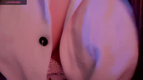 Snapshot of holly_molly_69 chatting on May 23, 2026, 3:34 am Molly online show from May 23, 2026, 3:34 am