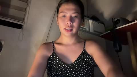Snapshot of holly_wyn chatting on July 7, 2026, 11:47 am holly_wyn online show from July 7, 2026, 11:47 am