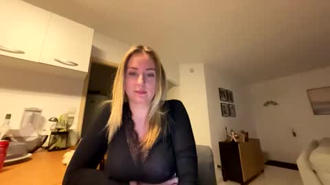 hollyandelon online show from January 13, 2026, 11:43 pm