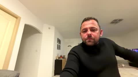 hollyandelon online show from February 8, 2026, 12:36 am