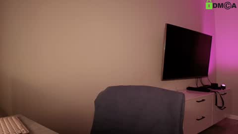 hollyextra online show from November 20, 2025, 11:37 pm