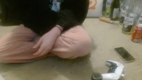 Holly Hawkes online show from April 2, 2026, 12:30 am