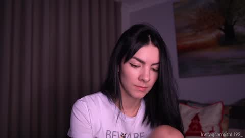 Holly Linder online show from December 11, 2024, 1:47 am